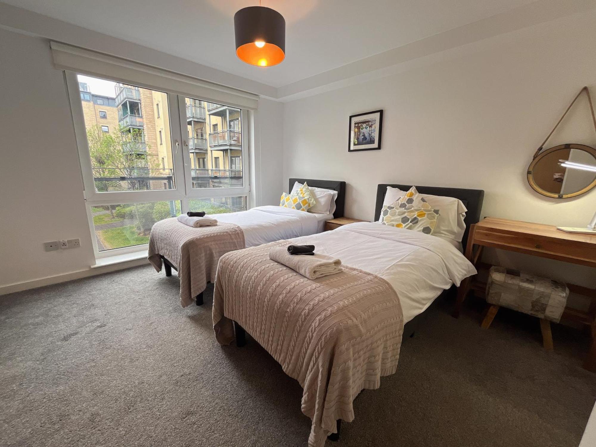 Apartment 2 Bath Free Parking Edinburg Exteriör bild